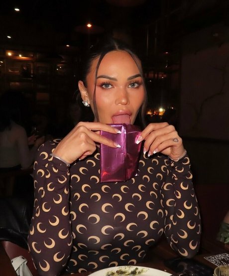 erisonice sexy model photo