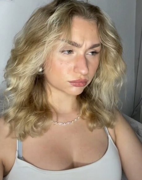 Lilly Pearce nudes model galleries