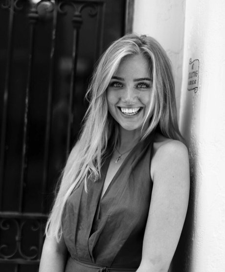 Eva Vlaardingerbroek beautiful pornstar photo