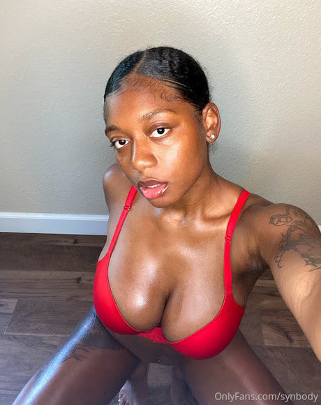 Synbody pretty model photo