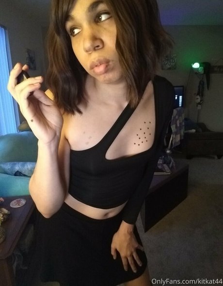 kitkat44 adult model img