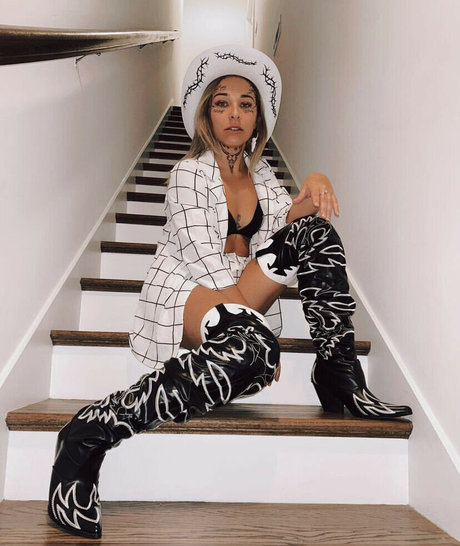 Macy Nicole Waker nude model photo