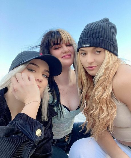 Jaime Hayter star best pics