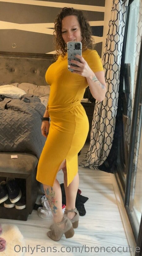 Broncocutie naked pornstar images