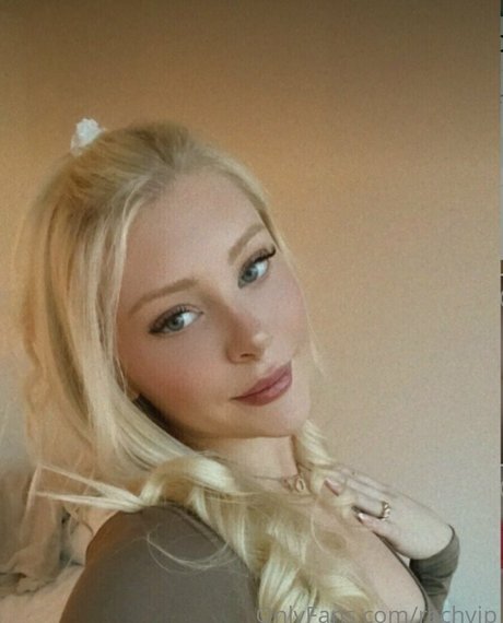 rachvip pornographic model photo