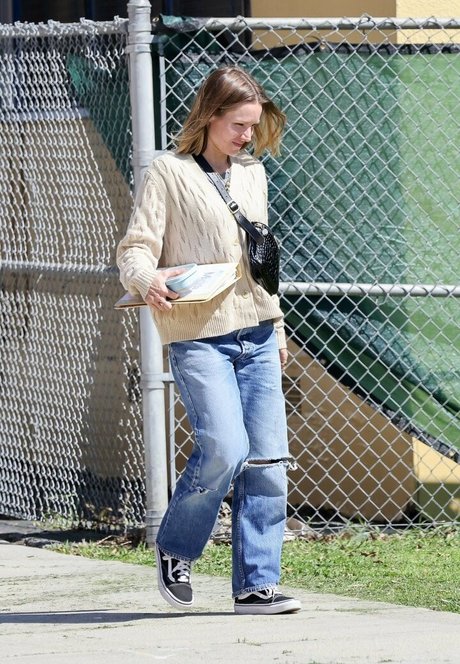 Kristen Bell nude model photos