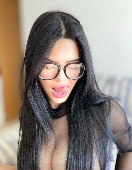 Kimberly Delgado pretty star photo