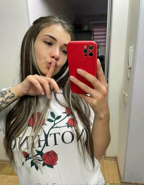 yourqueen3 pornstar art image