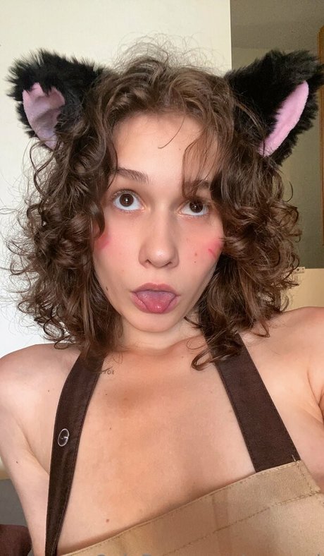 naaami pretty model images