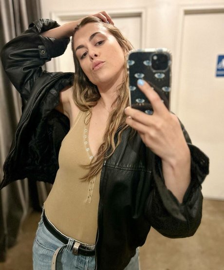 Lindsey Shaw star hot archive