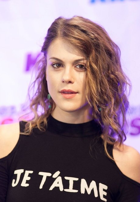 Lindsey Shaw star art gallery