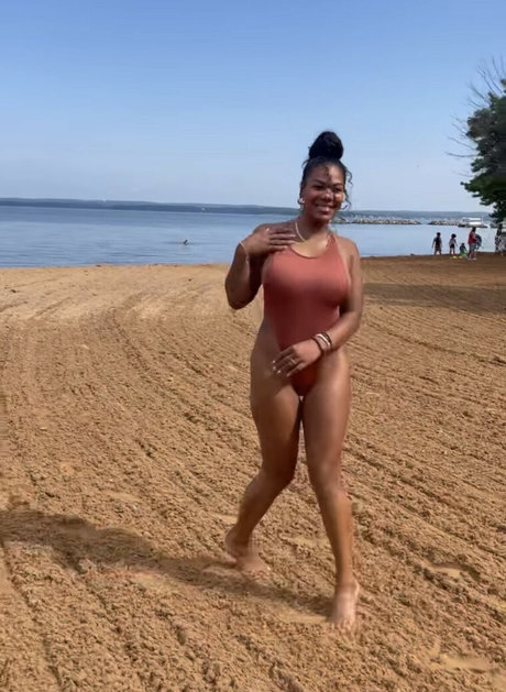 Danielle Sylvester model hot photo