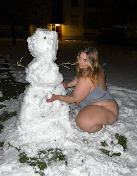 wero777 model top photo