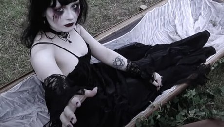 Kawaiibatfangz model naked image