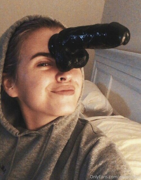 Aubrey Casey model top pic