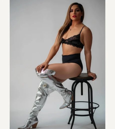 Raquel Rodriguez art model image