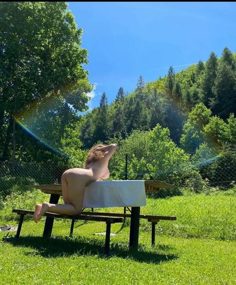 Nika Arven hot model pic