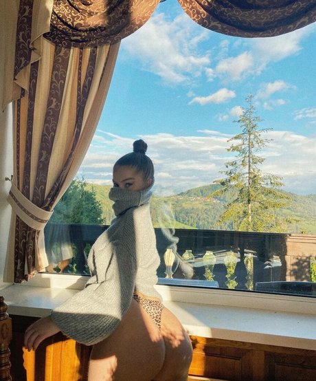 Nika Arven high quality actress img