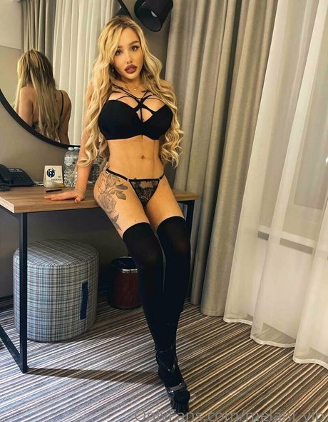 Melani VIP model beautiful gallery