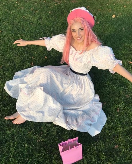 Mina Bell nude actress gallery