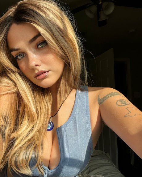 Serena Stone model top photo