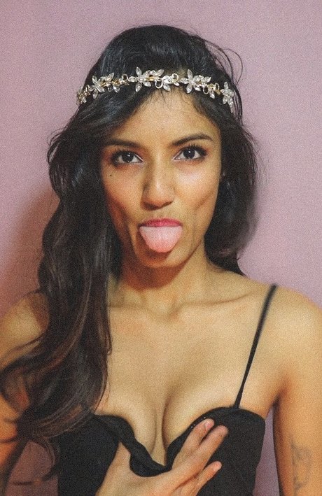 Viva Athena hd pornstar photo