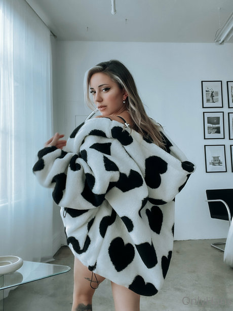 Hannah Ray model naked galleries