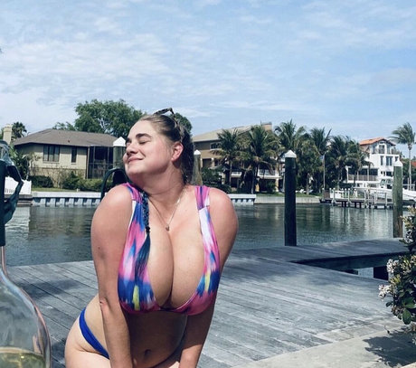 Sksky20 hot actress image