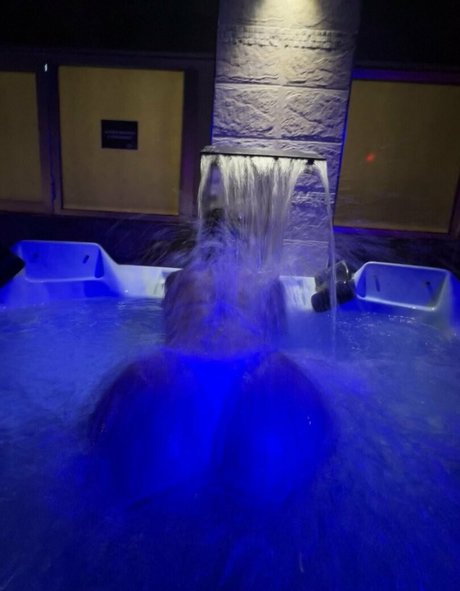 Jeeniibm high quality model image