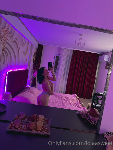 Lolaasweet nude model image