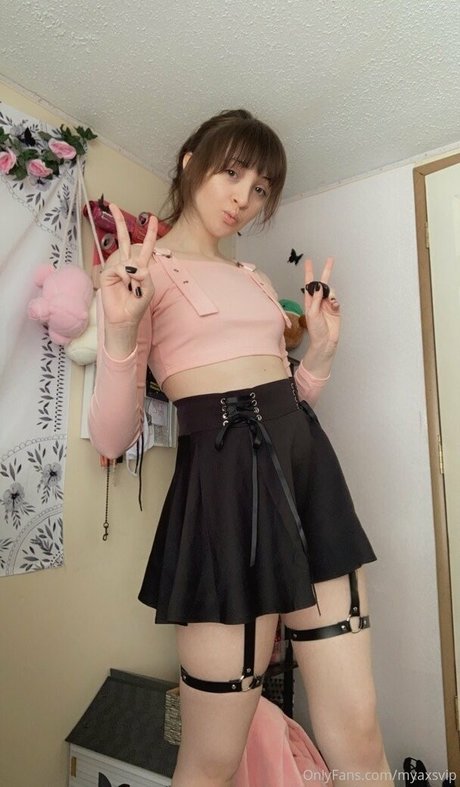 MyaXS exclusive model gallery