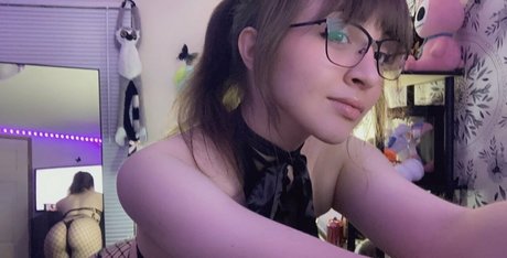 MyaXS free star pictures