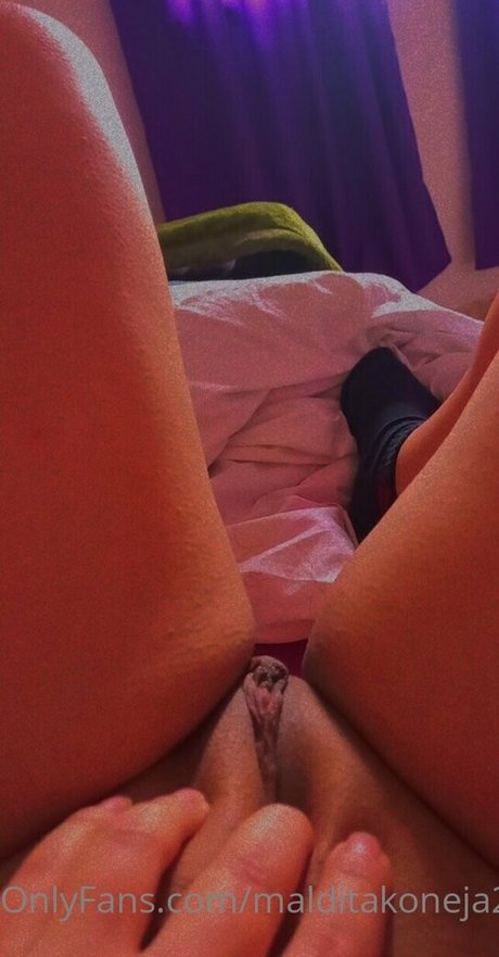 malditakoneja22 pretty pornstar pic