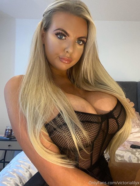Victorialilyx model top gallery