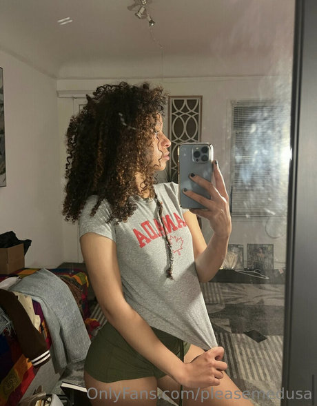 Aliakadir nudes model pics