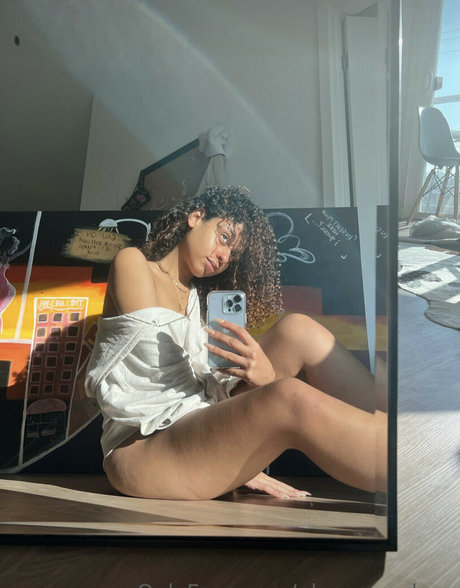 Aliakadir star sexy picture