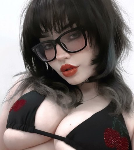 Queen Nephilim model pornographic image