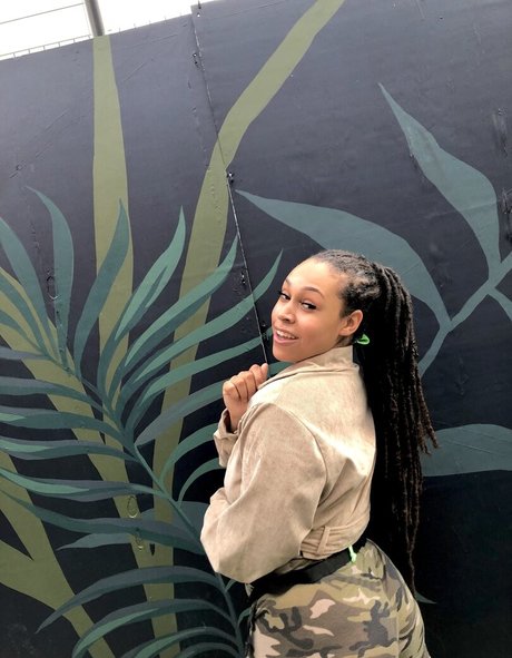 Naomimt pornstar high quality pictures