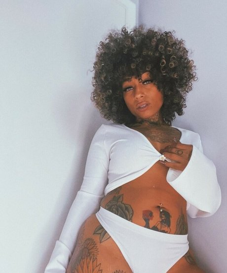 helloomcfly adult star picture