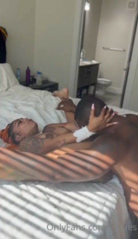 helloomcfly beautiful actress image