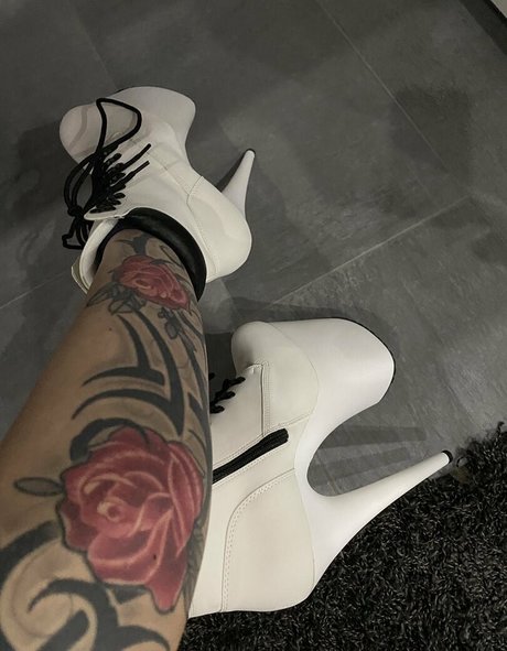 MeliDeluxe exclusive actress photo