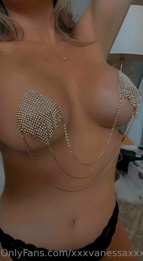 Essa V nudes model photos