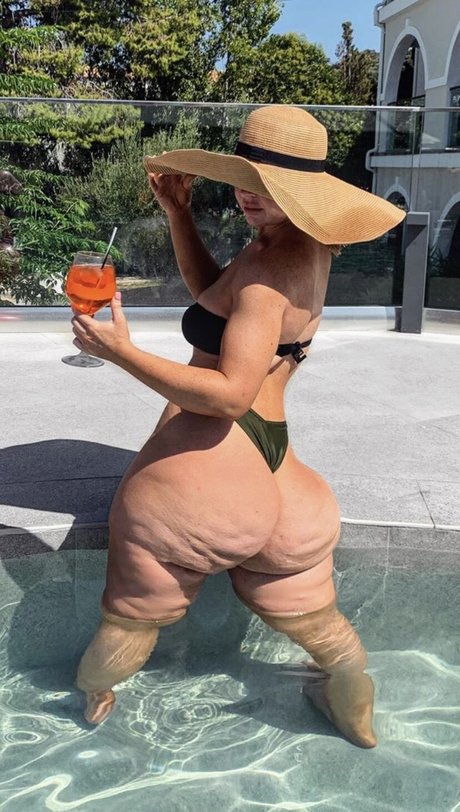 Esmee Dream top actress pictures