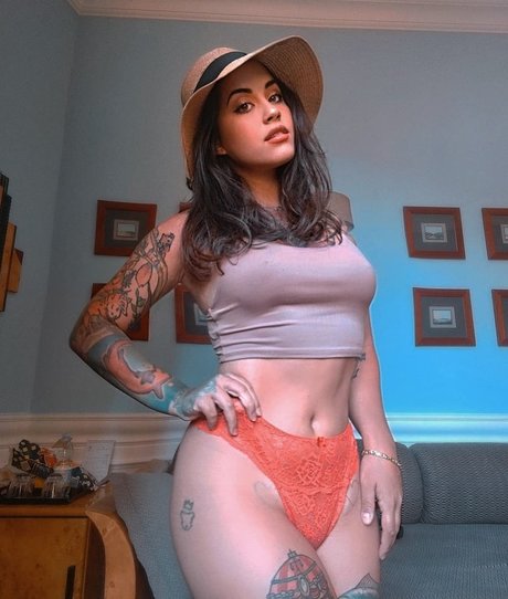 Prunette model erotic photos