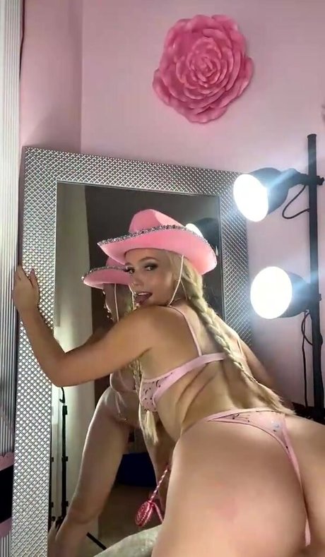 Linsey99 model pornographic images