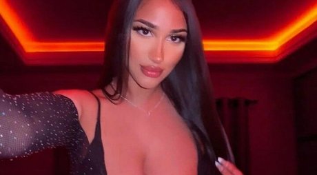 caramelcandyxxx model img