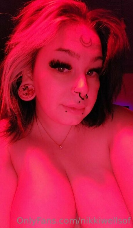 Nikkiwellsof nude model pic