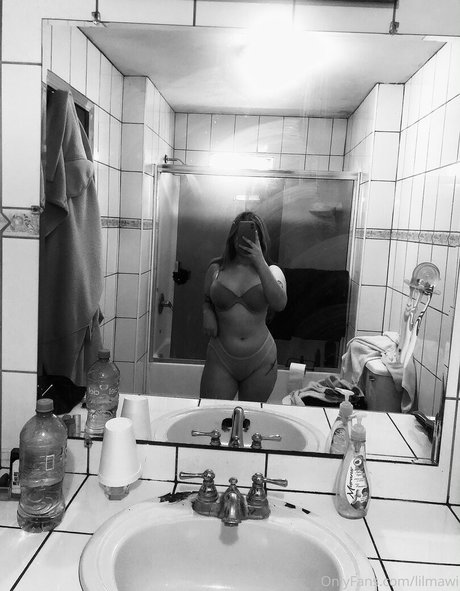 lilmawi model perfect pic