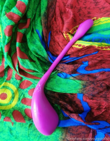 Yourgoldfish nice model photo