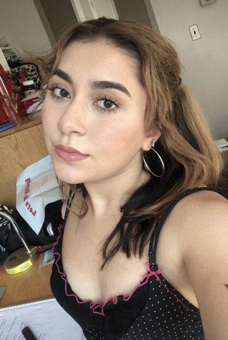 JuicyJ777 pornographic model photos